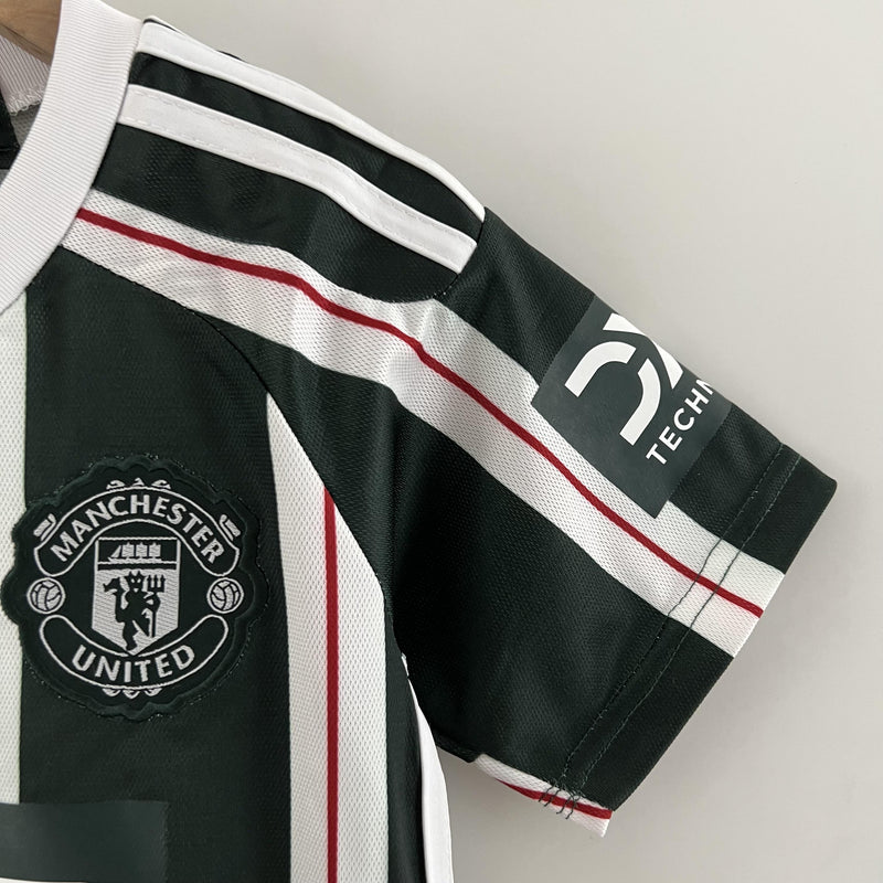Manchester United 23/24 Children's Kit 