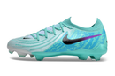 Nike Phantom Luna Elite Low Field Soccer Cleats 