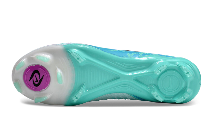 Nike Phantom Luna Elite Low Field Soccer Cleats 