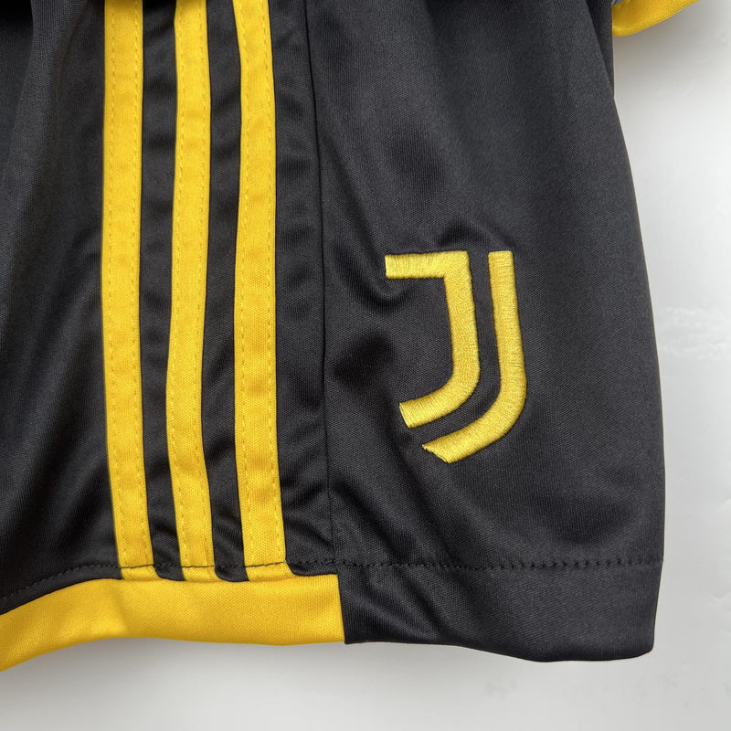 Juventus Kids Kit 23/24 