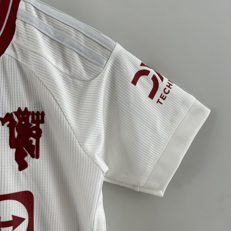 Manchester United 23/24 Children's Kit 