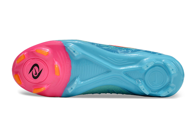 Nike Phantom Luna Elite Low Field Soccer Cleats 