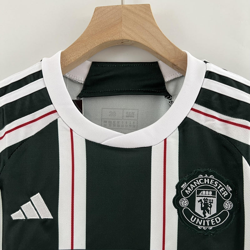 Manchester United 23/24 Children's Kit 