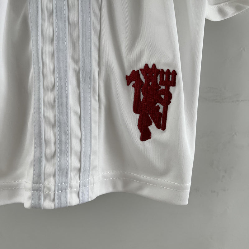 Manchester United 23/24 Children's Kit 