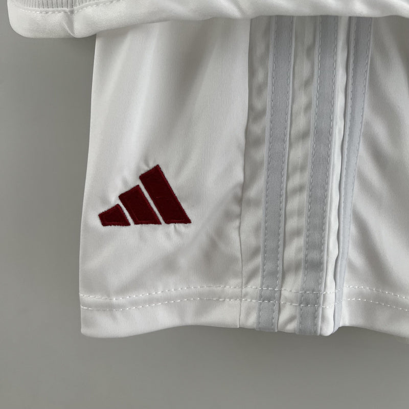 Manchester United 23/24 Children's Kit 