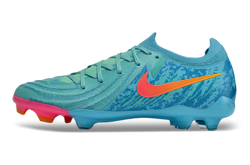 Nike Phantom Luna Elite Low Field Soccer Cleats 